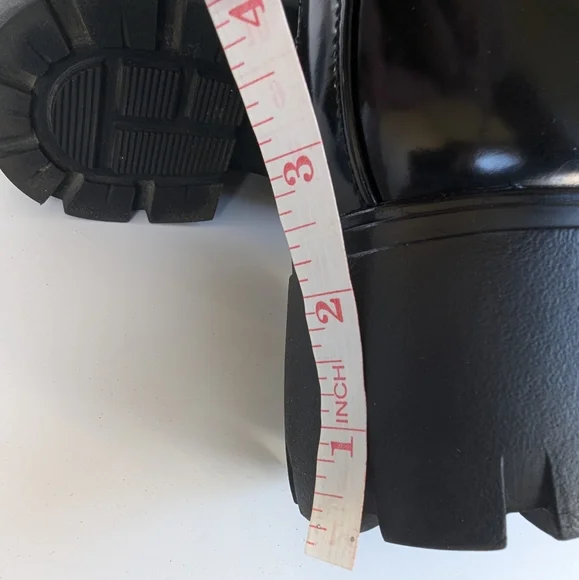 Steve Madden Hamlet Black and Gold Ankle Boots with Glossy Finish and Block Heel - Picture 11 of 11